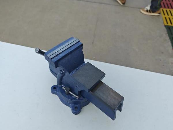 大きなベンチのvise