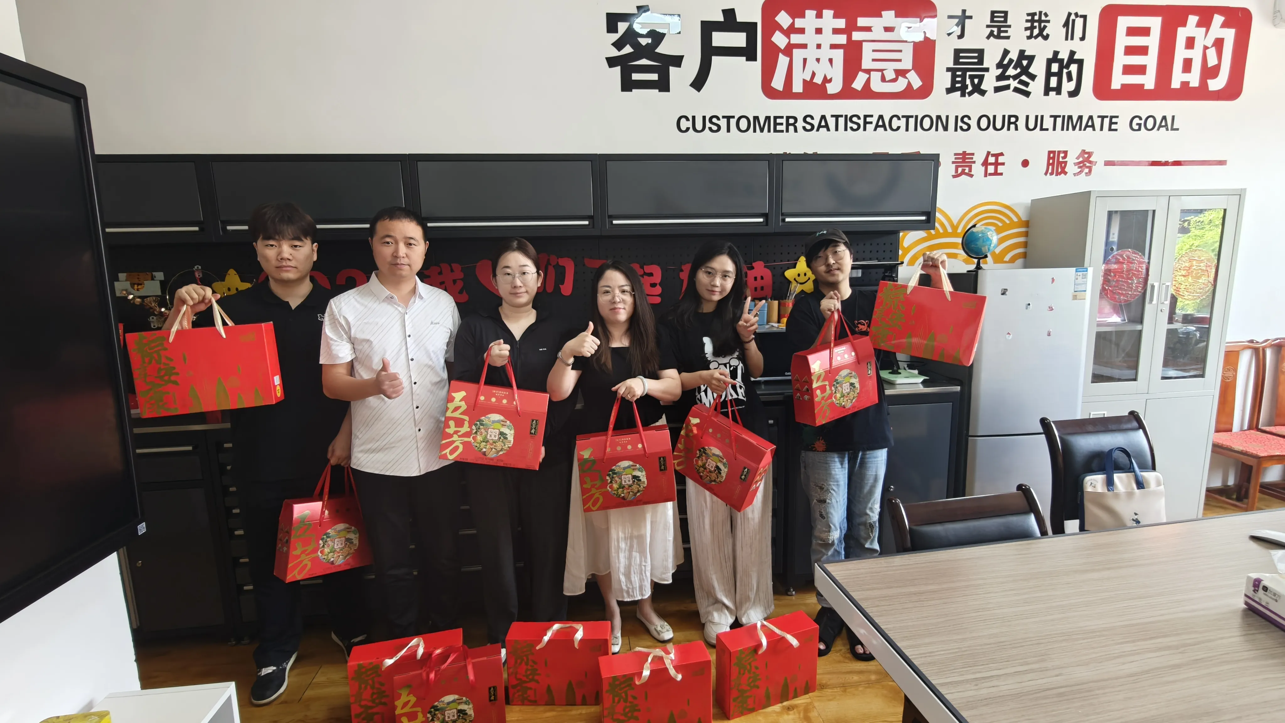 Cyjy Groupは、伝統的な文化を継承し、企業の結束を構築するために、ドラゴンボートフェスティバルのテーマイベントを首尾よく開催しました